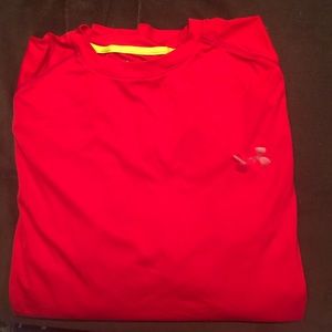 Under Armour Loose Loose Fitting Heat Gear Shirt